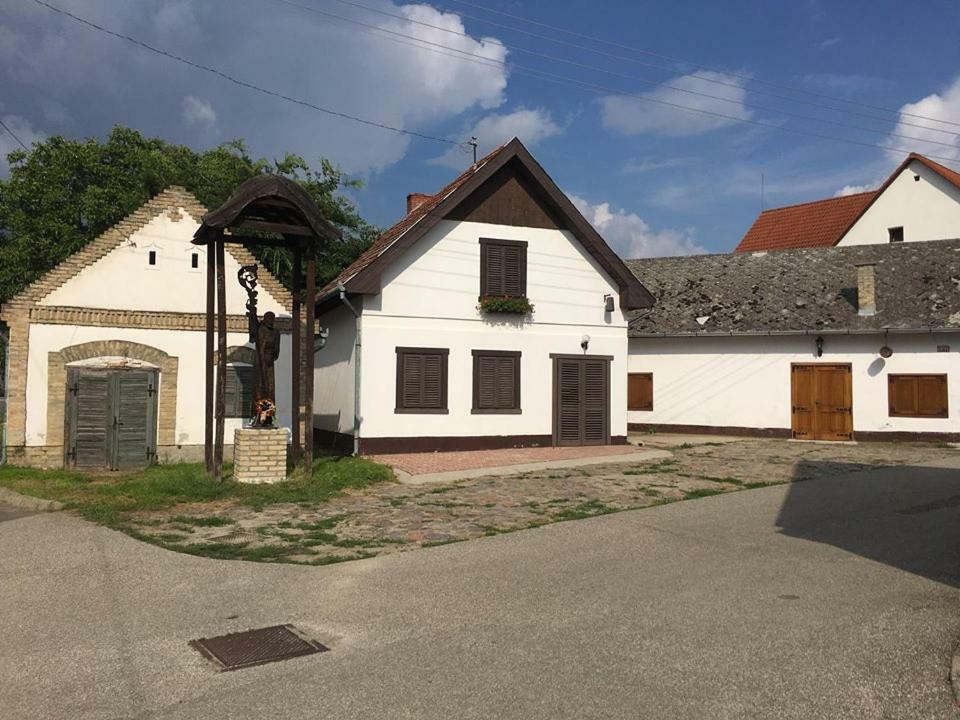 Bago Pince Lägenhet Hajos Exteriör bild